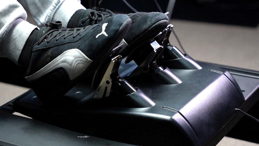 Logitech G29 pedals being used